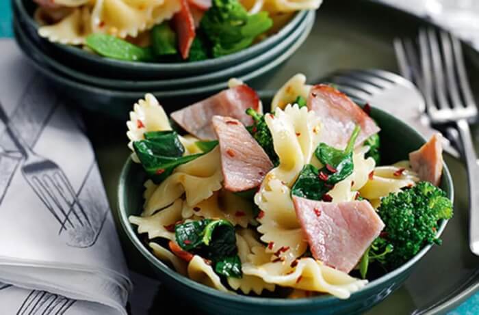 Pasta salad with bacon and broccoli