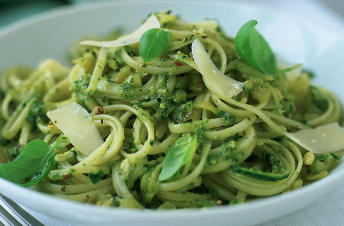 Spaghetti with courgette pesto