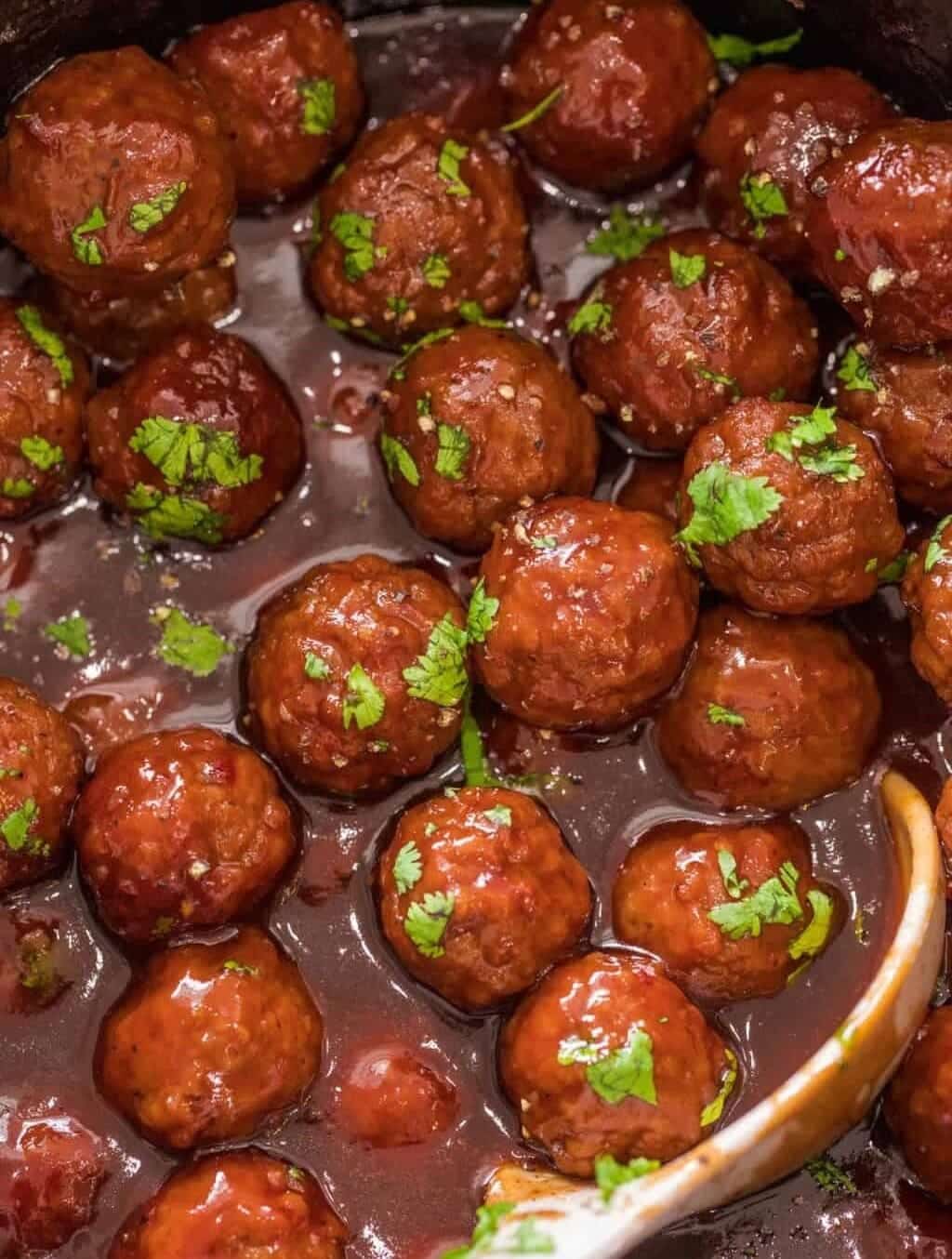 Slow Cooker Grape Jelly BBQ Meatballs - Easy and Healthy Recipes